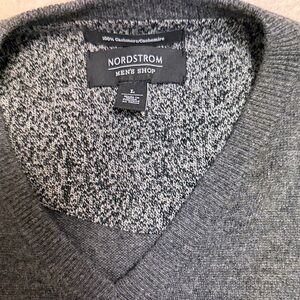 Men’s 100% cashmere gray sweater size L - Nordstrom. NWOT. Perfect